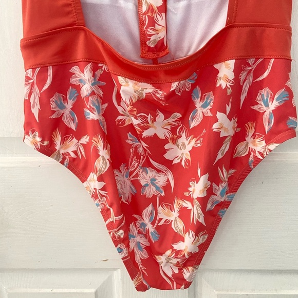 Op swimsuit - Picture 2 of 8